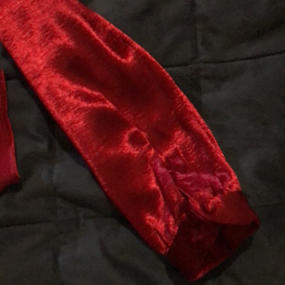 Red blouse - Picture 3 of 5